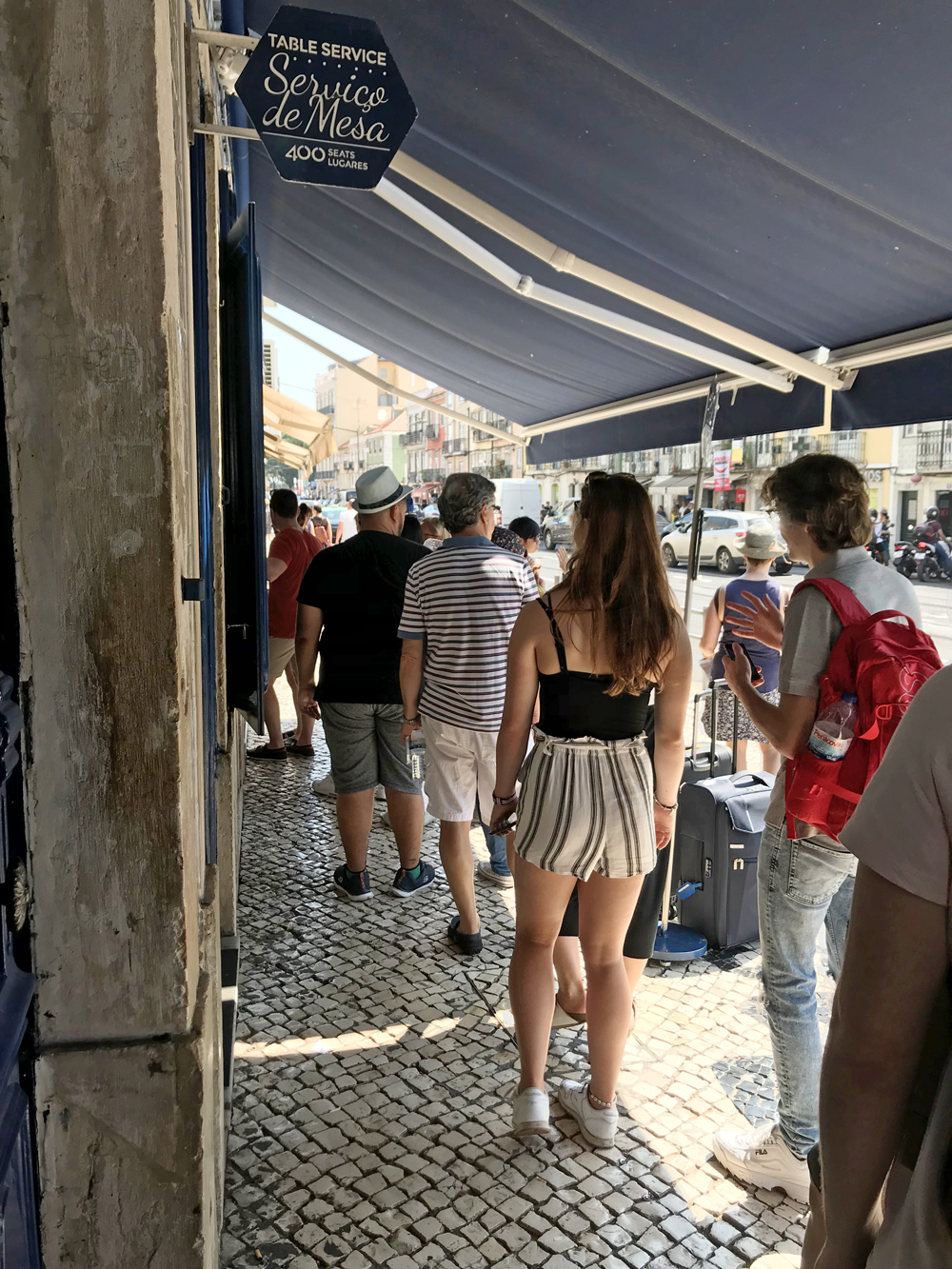 Queue outside Patseis de Belem
